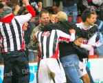 Pars v Aberdeen 7th March 2009. Celebrations...with the fans! (6 of 8).