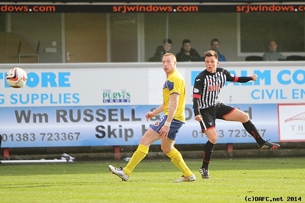 (c) www.DAFC.net
Photographs can be requested from photos@dafc.net
Lawrence Shankland lets fly against Stewart Greacen.
(IMG_0120.jpg)