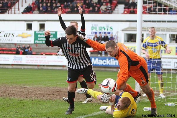 (c) www.DAFC.net
Photographs can be requested from photos@dafc.net
Lawrence Shankland v Chris Smith and Stewart Greacen (2 of 2).
(IMG_0162.jpg)