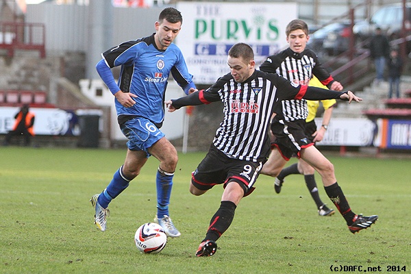 (c) www.DAFC.net
Photographs can be requested from photos@dafc.net
Ryan Wallace v former Pars player Steven Bell.
(IMG_0419.jpg)