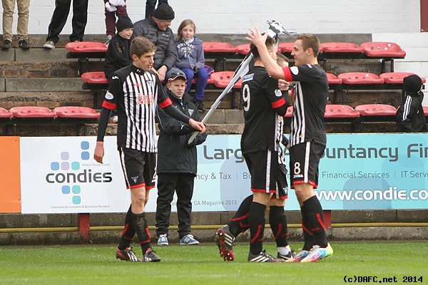 (c) www.DAFC.net
Photographs can be requested from photos@dafc.net
Lawrence Shankland celebrates his goal with Stephen Husband.
(IMG_0446.jpg)