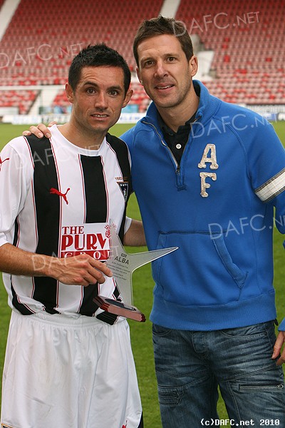                          (c) www.DAFC.net
Photographs can be requested from photos@dafc.net

Gary Mason awarded Man of the Match

(MasonMOMParsvArbroath24thJuly2010.jpg)
