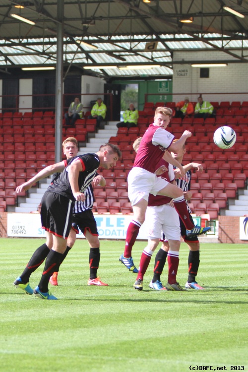 (c) www.DAFC.net
Photographs can be requested from photos@dafc.net
Callum Morris scores to make it 1-1.
(ParsvArbroath17thAugust2013051.jpg)