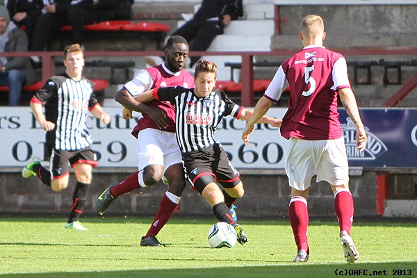 (c) www.DAFC.net
Photographs can be requested from photos@dafc.net
Josh Falkingham v David Banjo.
(ParsvArbroath17thAugust2013279.jpg)