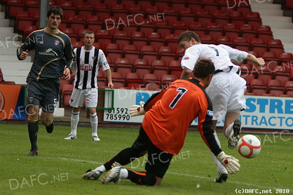                          (c) www.DAFC.net
Photographs can be requested from photos@dafc.net

Clarke`s backheel beats the keeper

(clarkeheel1ParsvArbroath24thJuly2010.jpg)