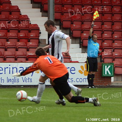                          (c) www.DAFC.net
Photographs can be requested from photos@dafc.net

Kirk rounds the keeper but is offside 

(kirkoffsideParsvArbroath24thJuly2010.jpg)
