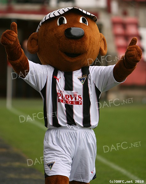                          (c) www.DAFC.net
Photographs can be requested from photos@dafc.net

Sammy the Tammy showing off his new strip

(sammstripParsvArbroath24thJuly2010.jpg)