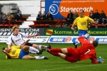 Pars v Hamilton Academical 20th October 2007. Tam McManus in action.